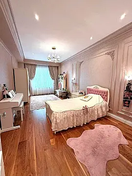 Satılır 4 otaqlı mənzil 215.5 m²