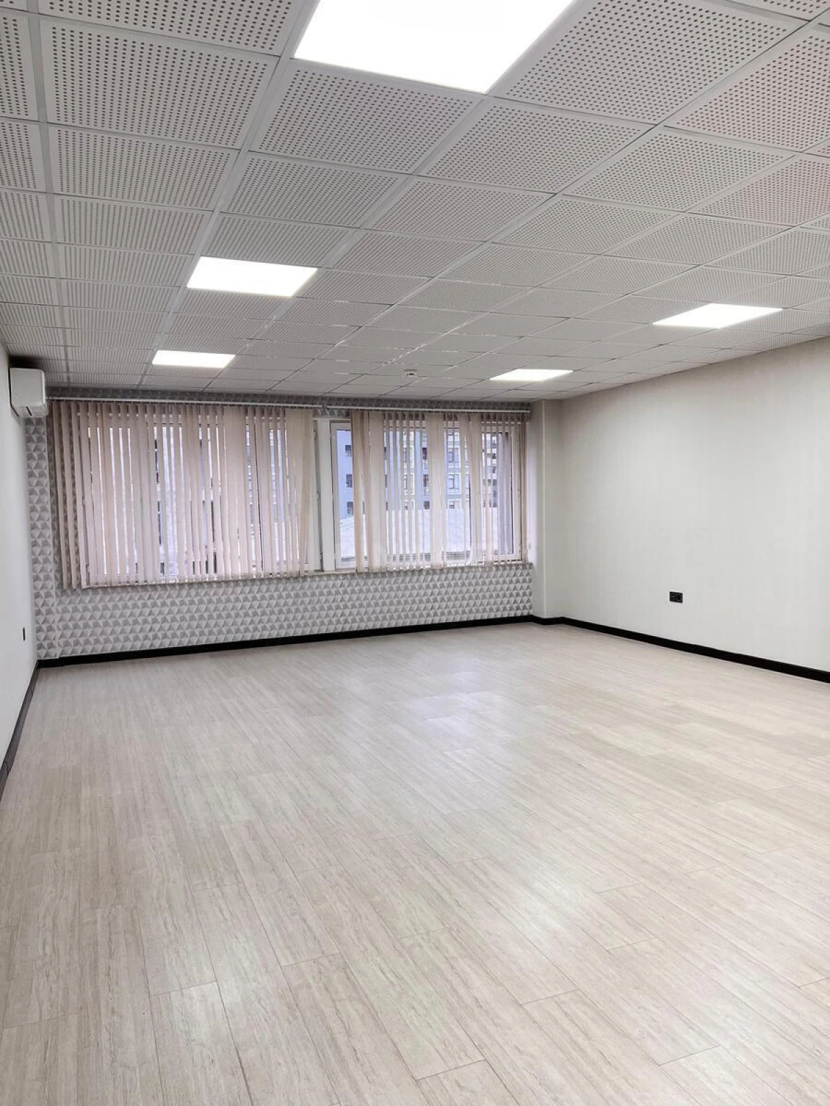 Kirayə verilir 4 otaqlı ofis 140 m²