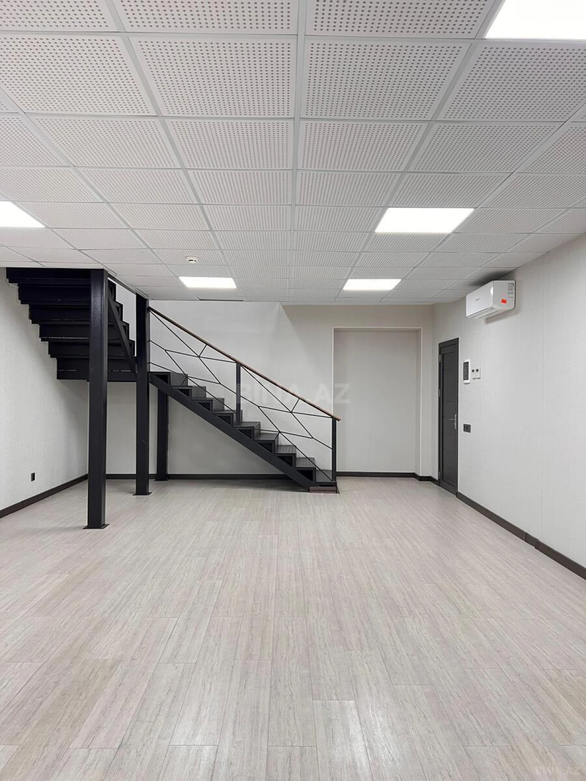 Kirayə verilir 4 otaqlı ofis 140 m²