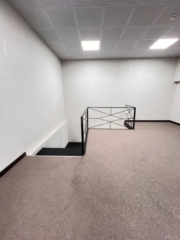 Kirayə verilir 4 otaqlı ofis 140 m²