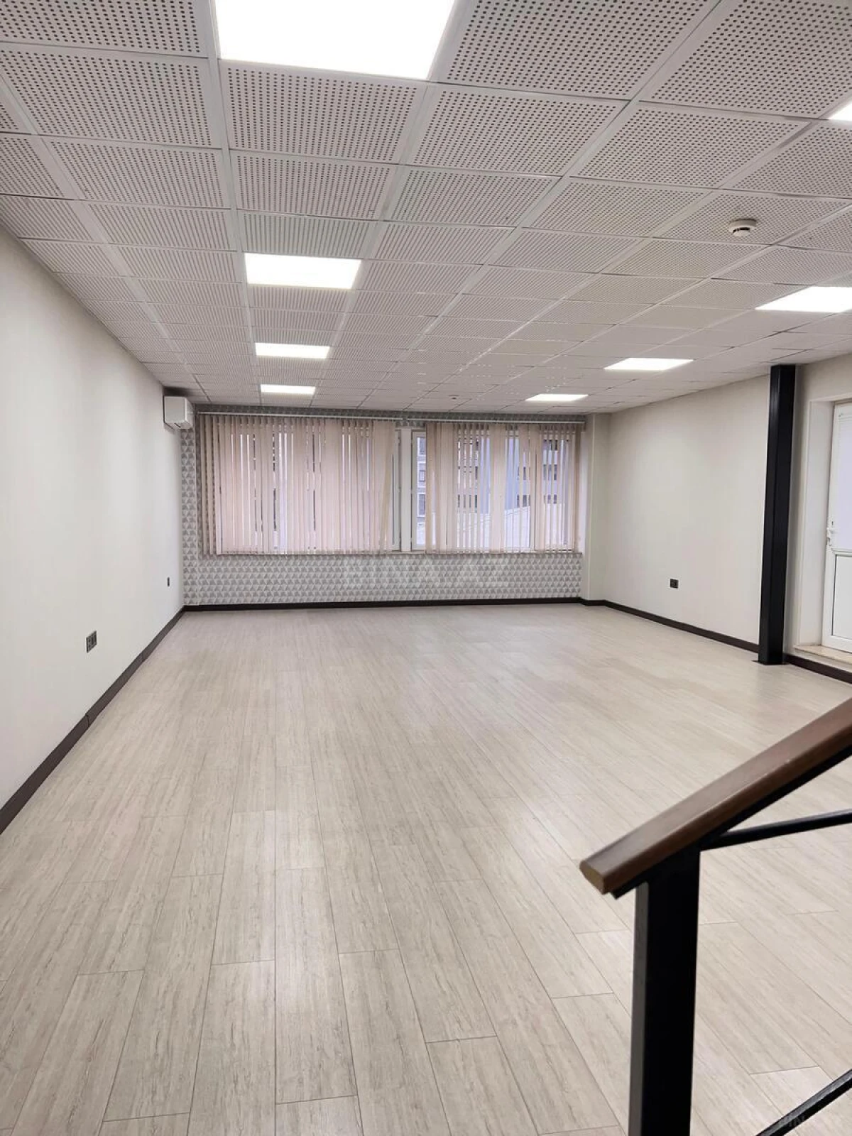 Kirayə verilir 4 otaqlı ofis 140 m²