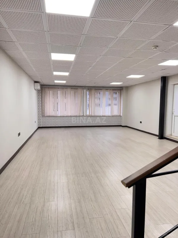 Kirayə verilir 4 otaqlı ofis 140 m²