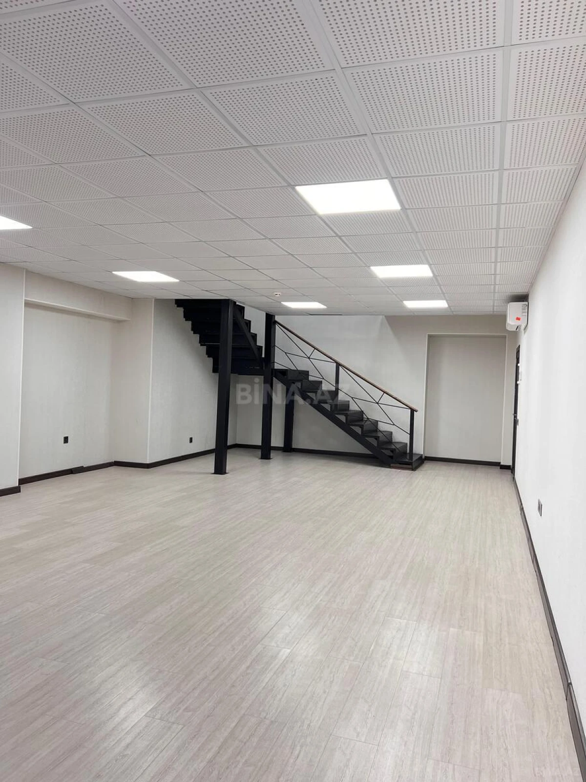 Kirayə verilir 4 otaqlı ofis 140 m²