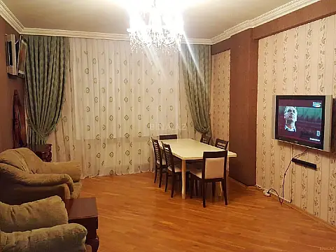 Kirayə verilir 2 otaqlı mənzil 100 m²