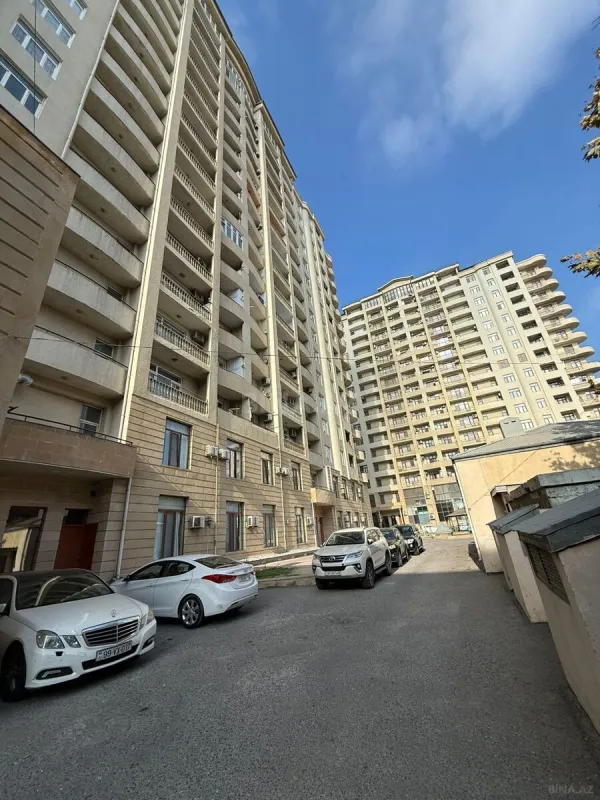 Satılır 3 otaqlı mənzil 165 m²
