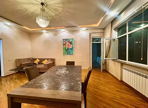 Kirayə verilir 2 otaqlı mənzil 101 m²