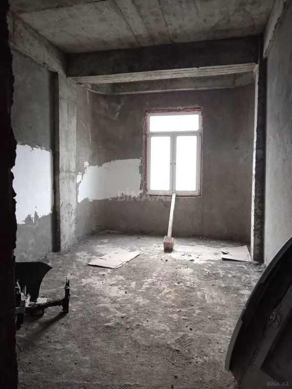 Satılır 5 otaqlı mənzil 245 m²