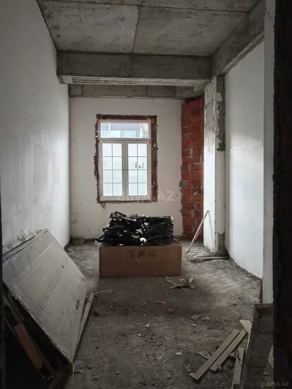 Satılır 5 otaqlı mənzil 245 m²