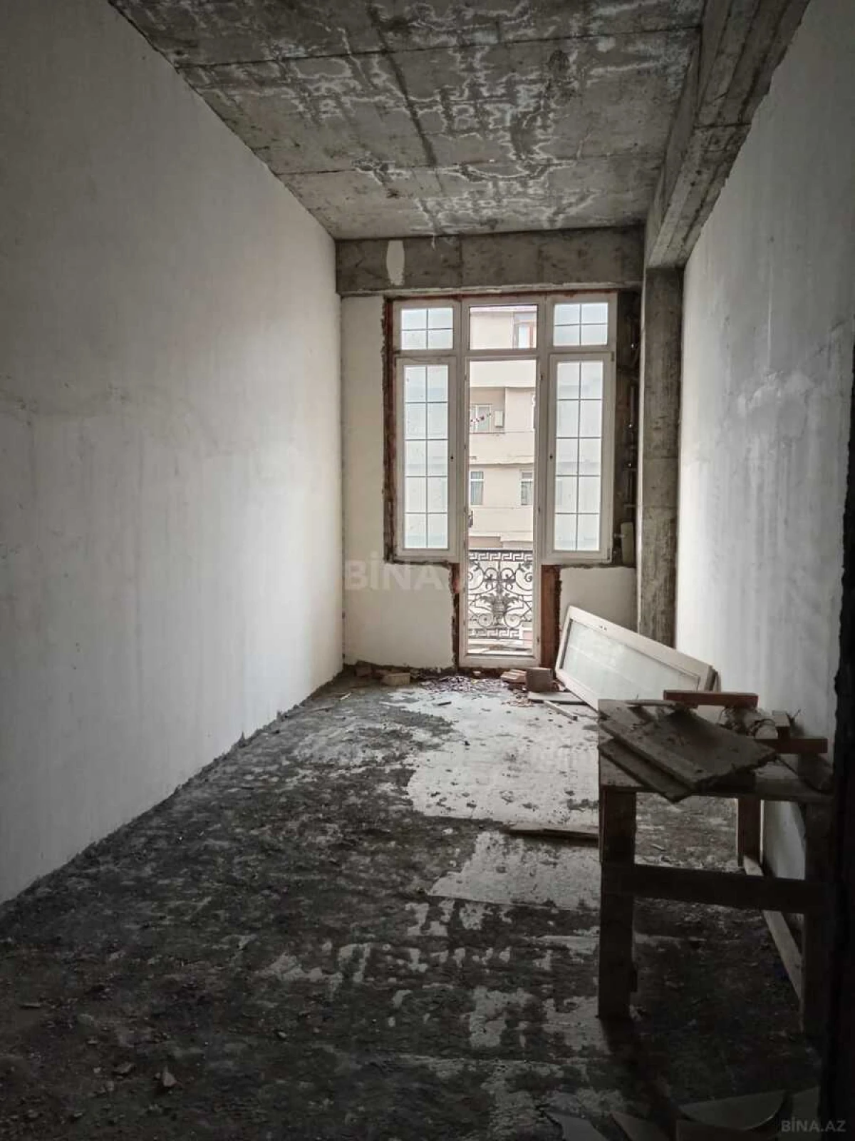 Satılır 5 otaqlı mənzil 245 m²
