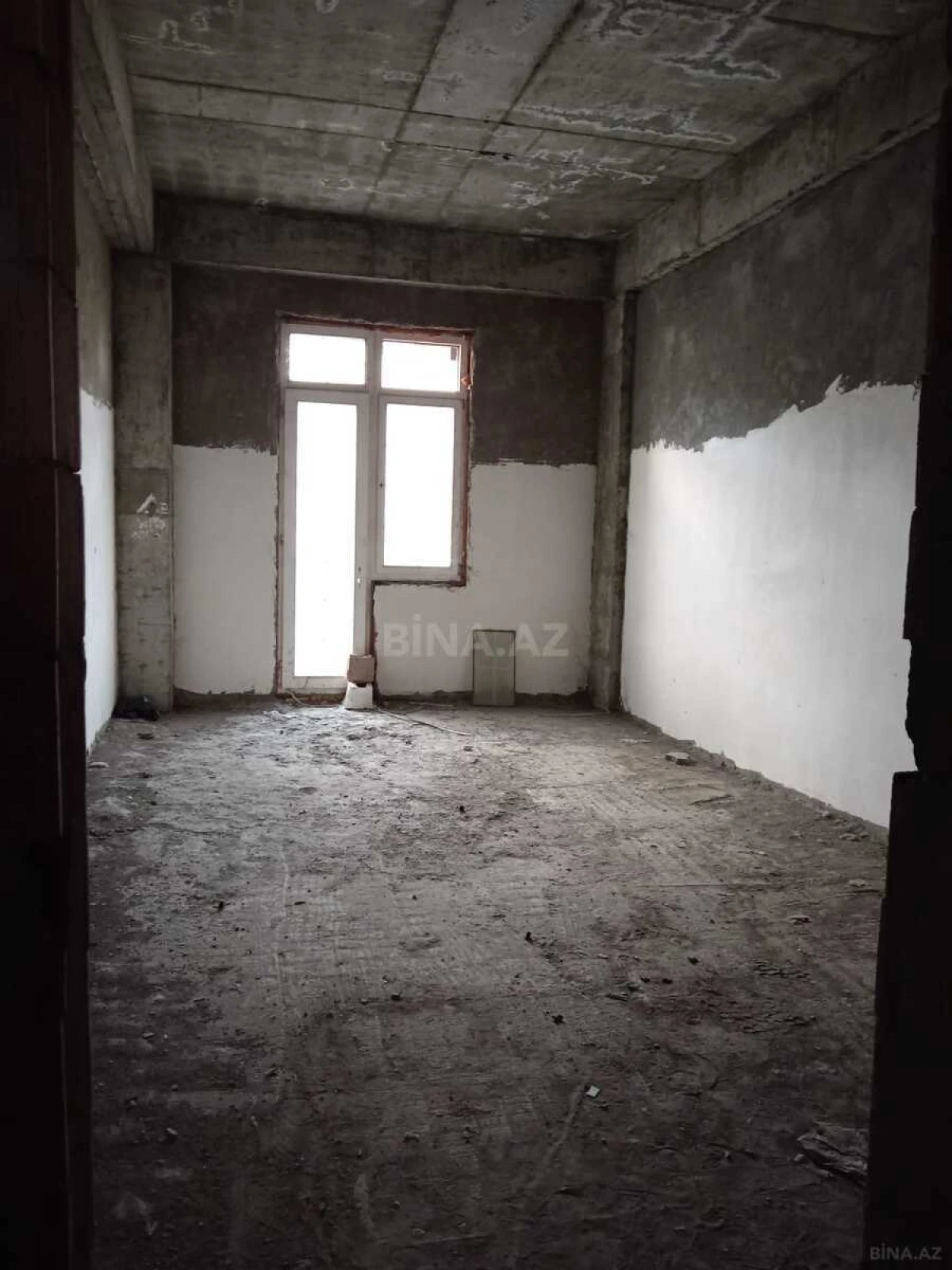 Satılır 5 otaqlı mənzil 245 m²