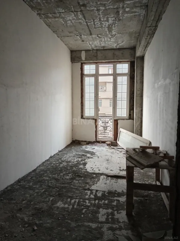 Satılır 5 otaqlı mənzil 235 m²