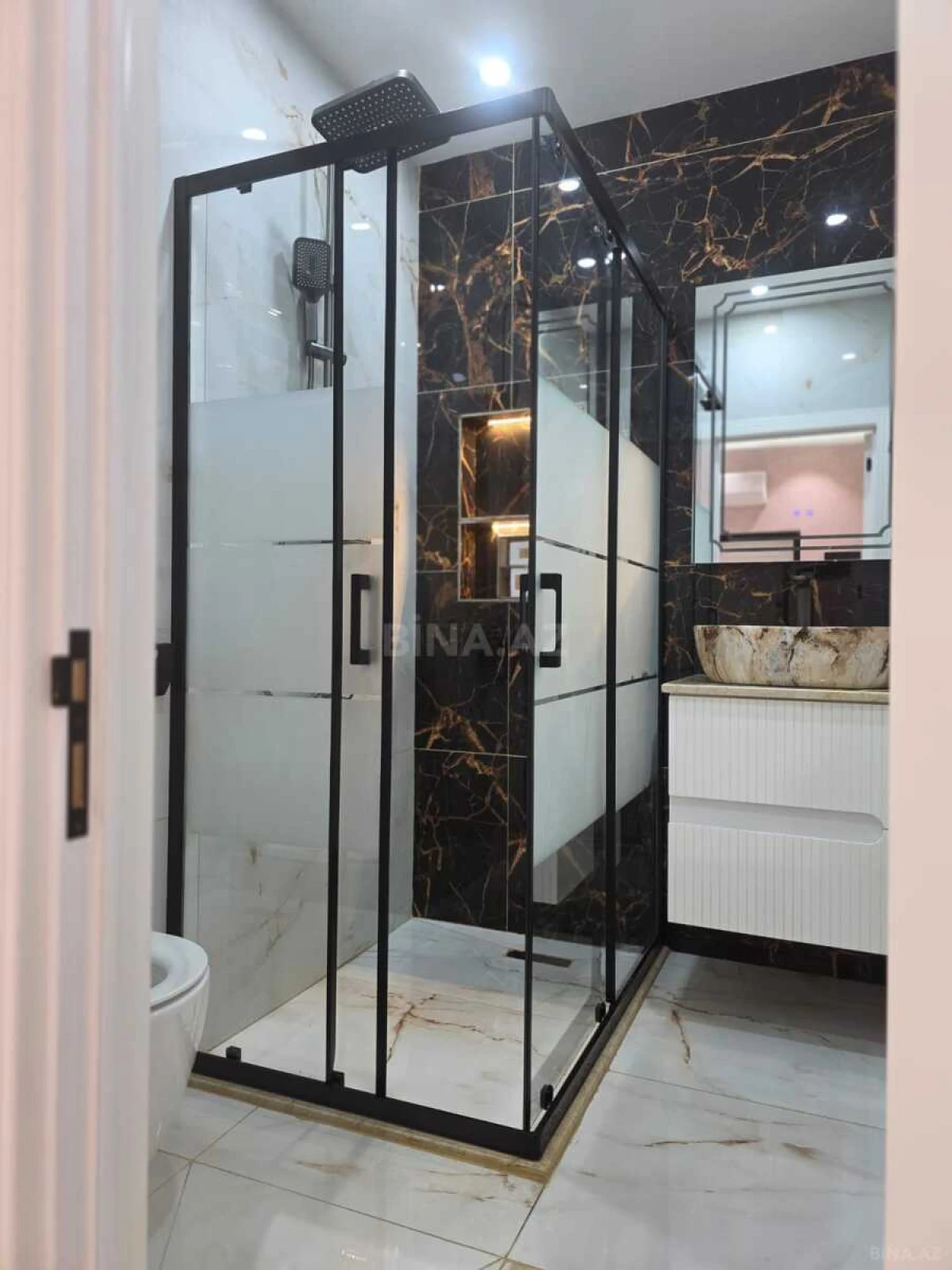 Satılır 3 otaqlı mənzil 114 m²