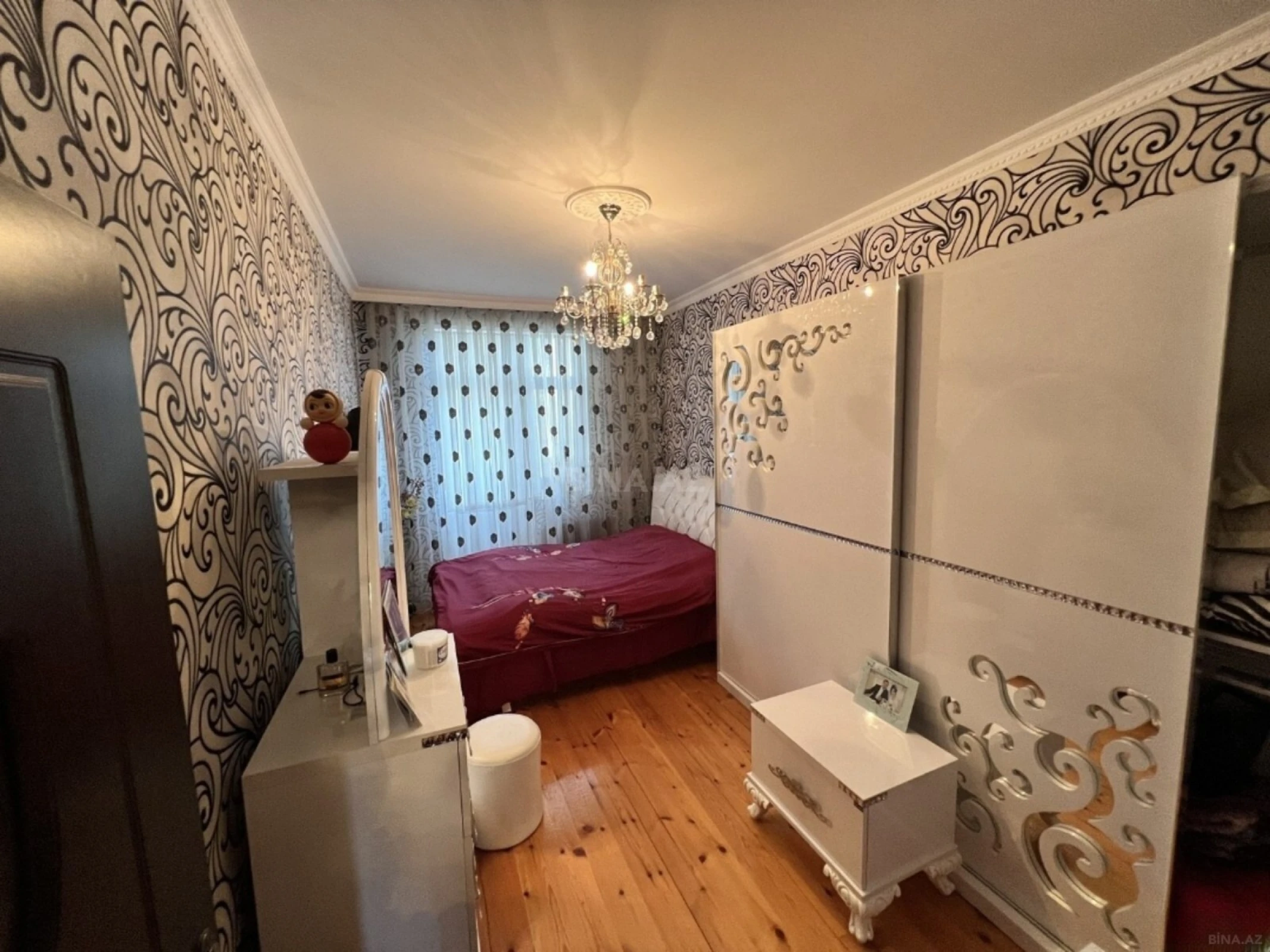 Satılır 3 otaqlı mənzil 140 m²