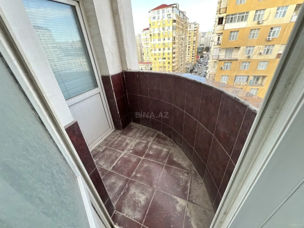 Satılır 3 otaqlı mənzil 140 m²