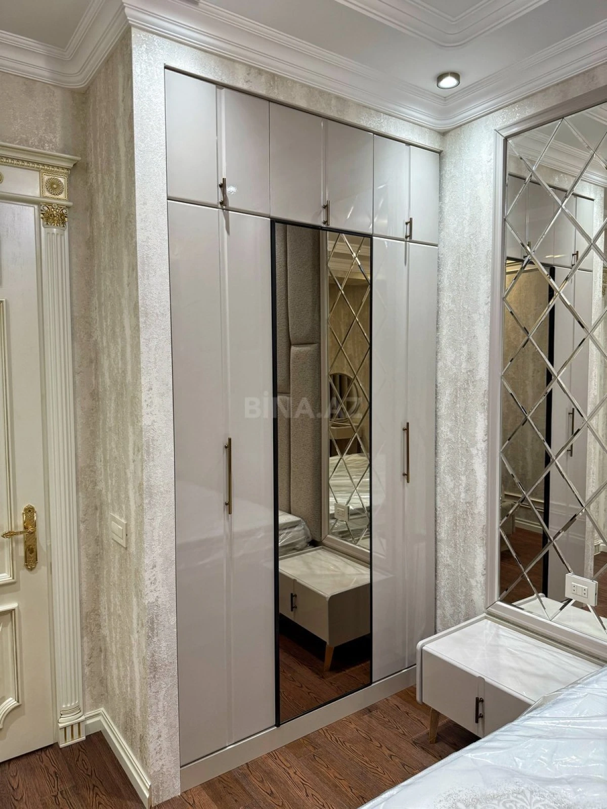 Satılır 4 otaqlı mənzil 165 m²