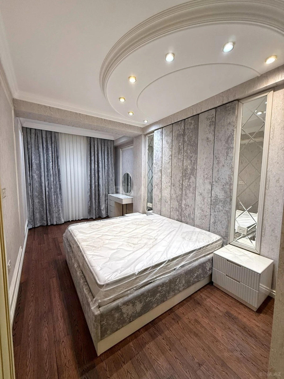 Satılır 4 otaqlı mənzil 165 m²
