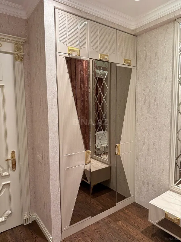 Satılır 4 otaqlı mənzil 165 m²