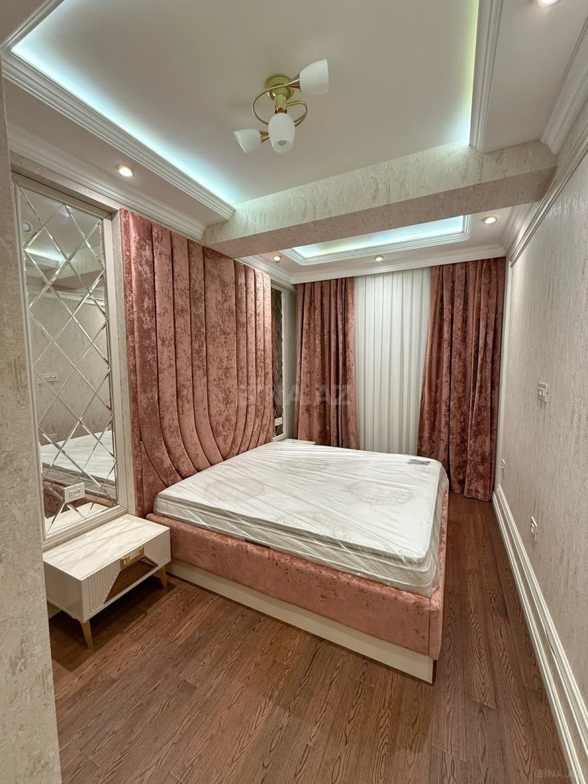 Satılır 4 otaqlı mənzil 165 m²