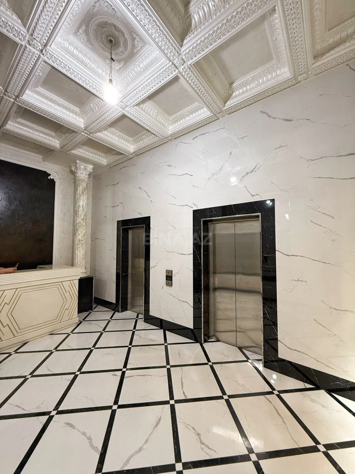 Satılır 4 otaqlı mənzil 165 m²