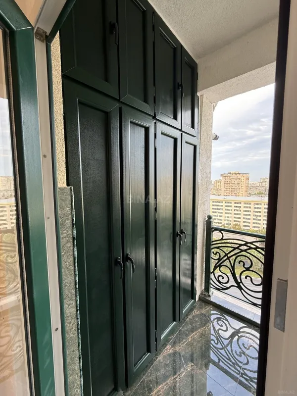 Satılır 4 otaqlı mənzil 165 m²