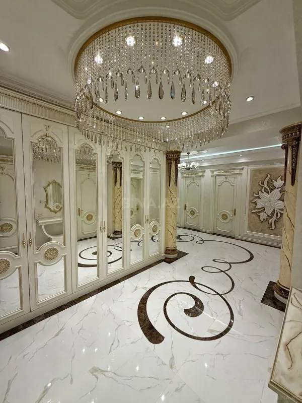 Satılır 4 otaqlı mənzil 165 m²