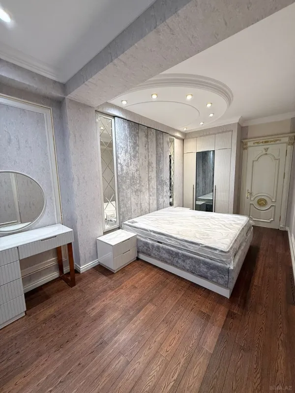 Satılır 4 otaqlı mənzil 165 m²
