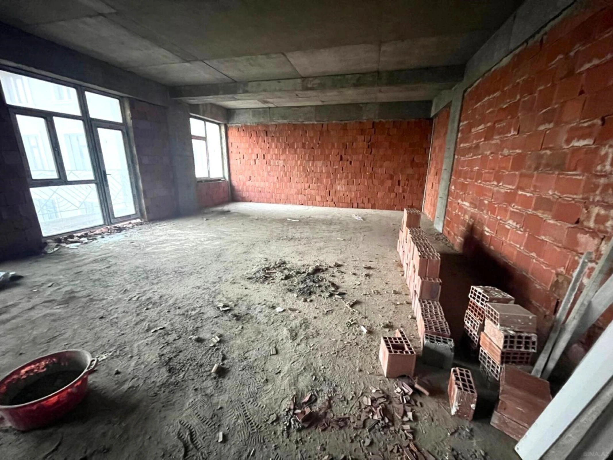 Satılır 3 otaqlı mənzil 109 m²