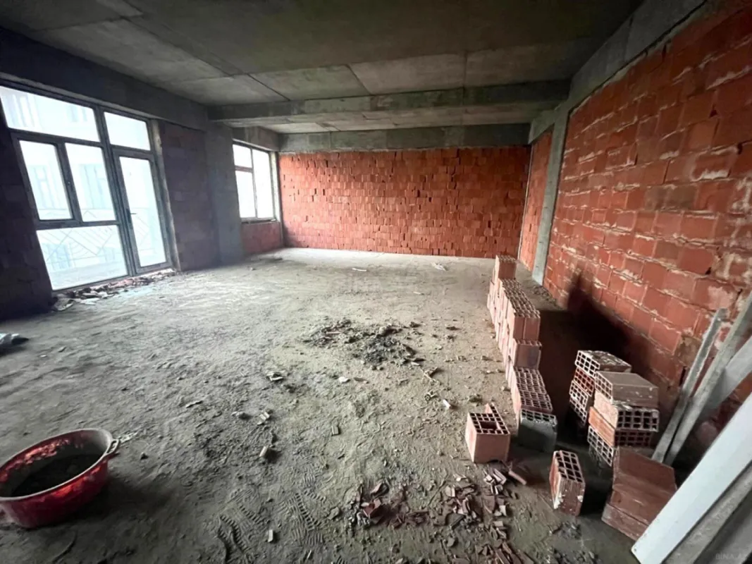 Satılır 3 otaqlı mənzil 109 m²