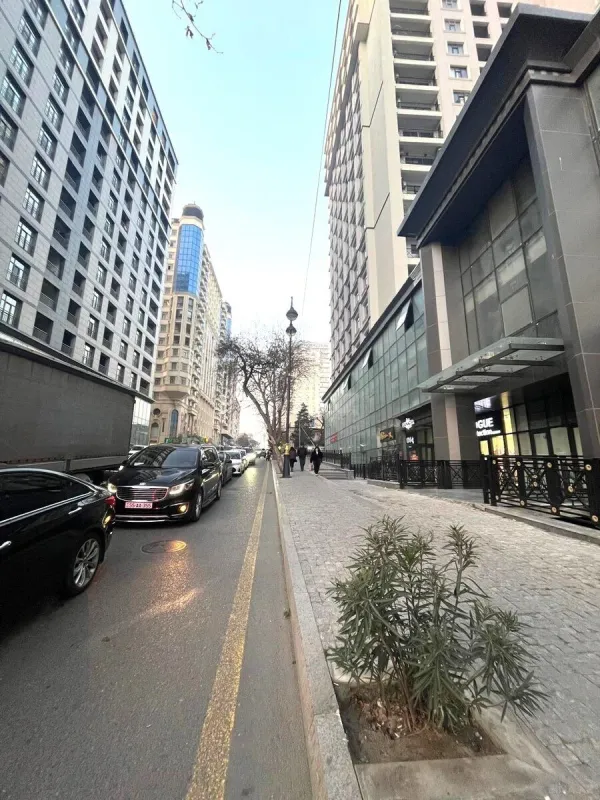 Satılır 3 otaqlı mənzil 109 m²