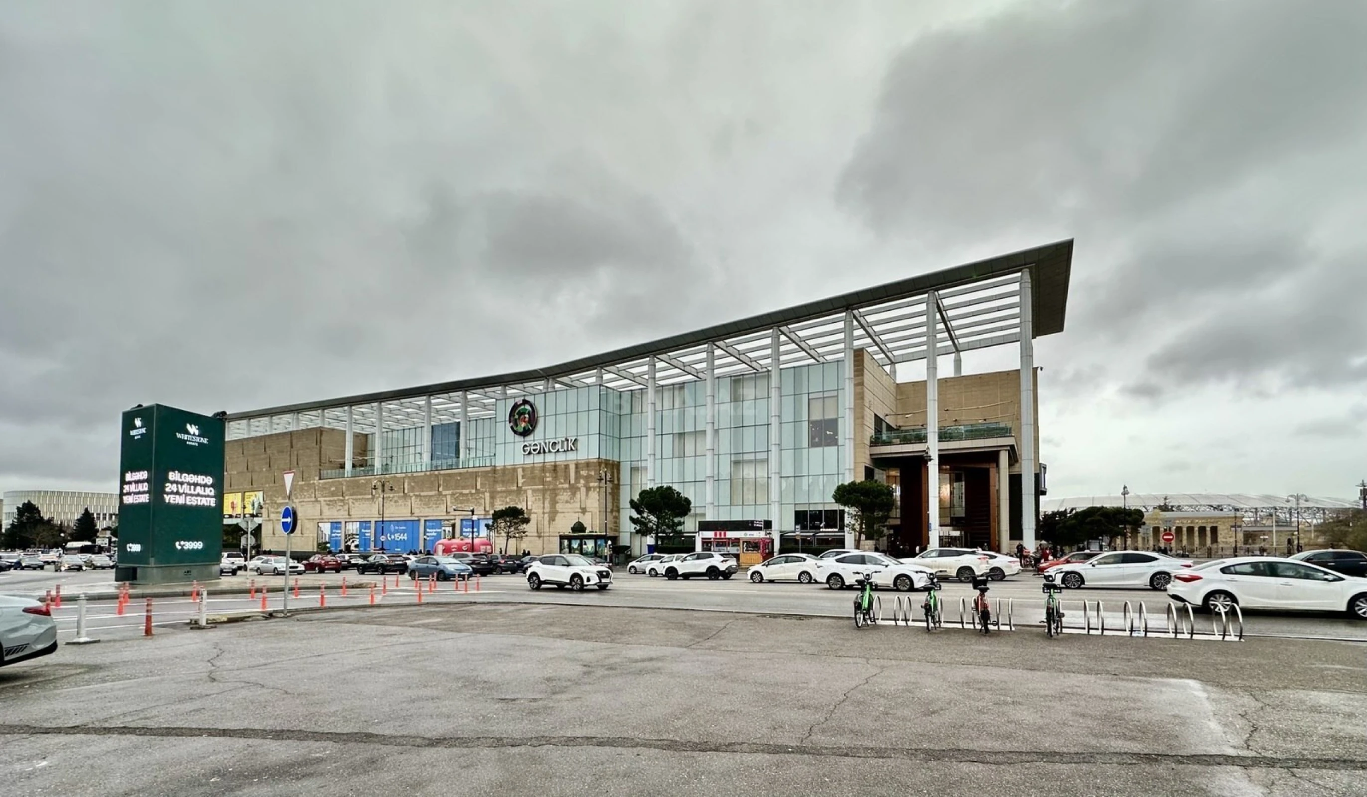 Satılır 3 otaqlı mənzil 98 m²