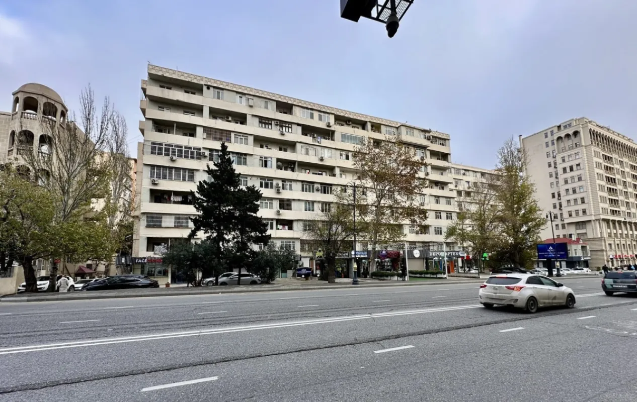 Satılır 3 otaqlı mənzil 98 m²