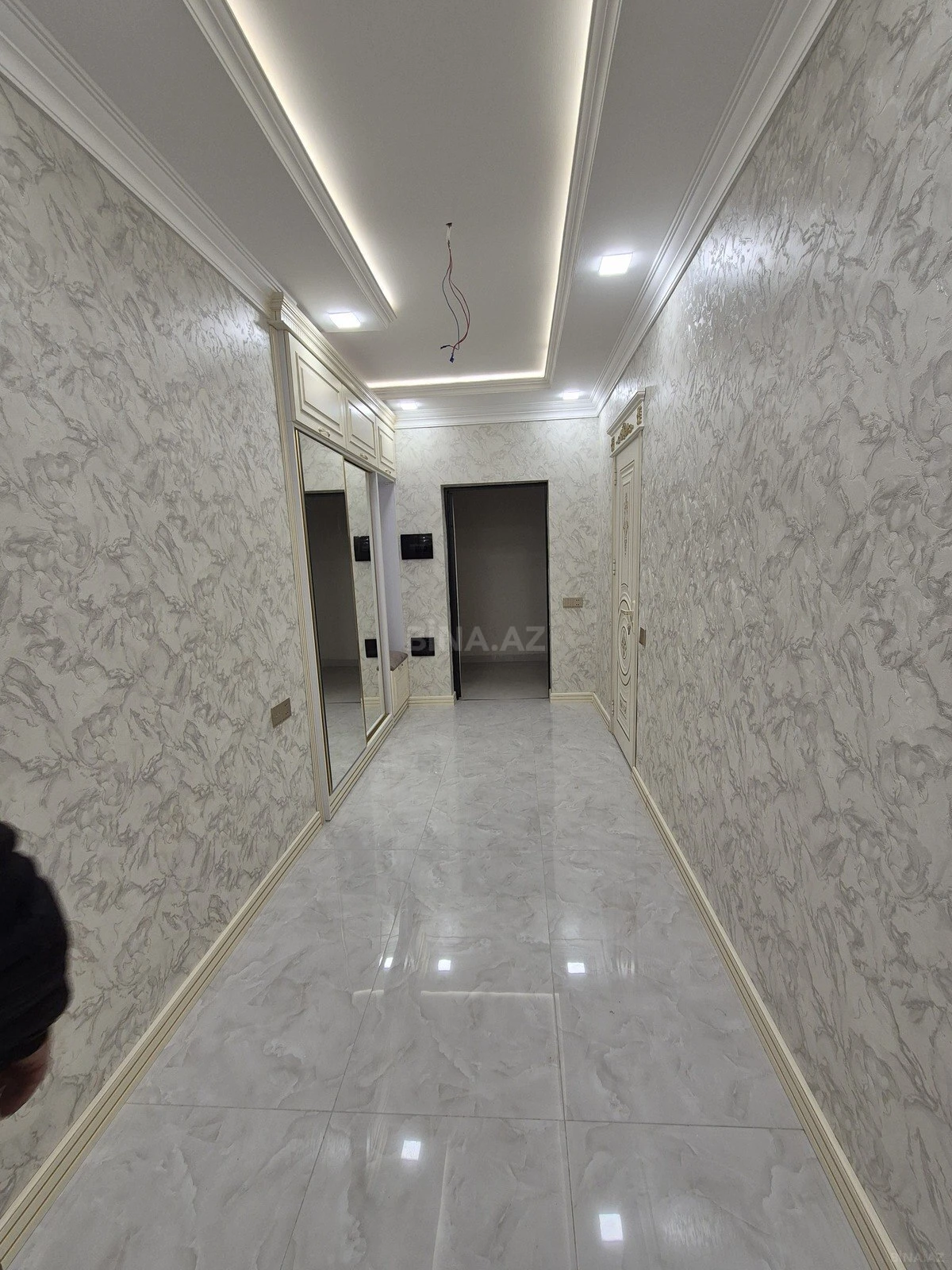 Satılır 2 otaqlı mənzil 75 m²