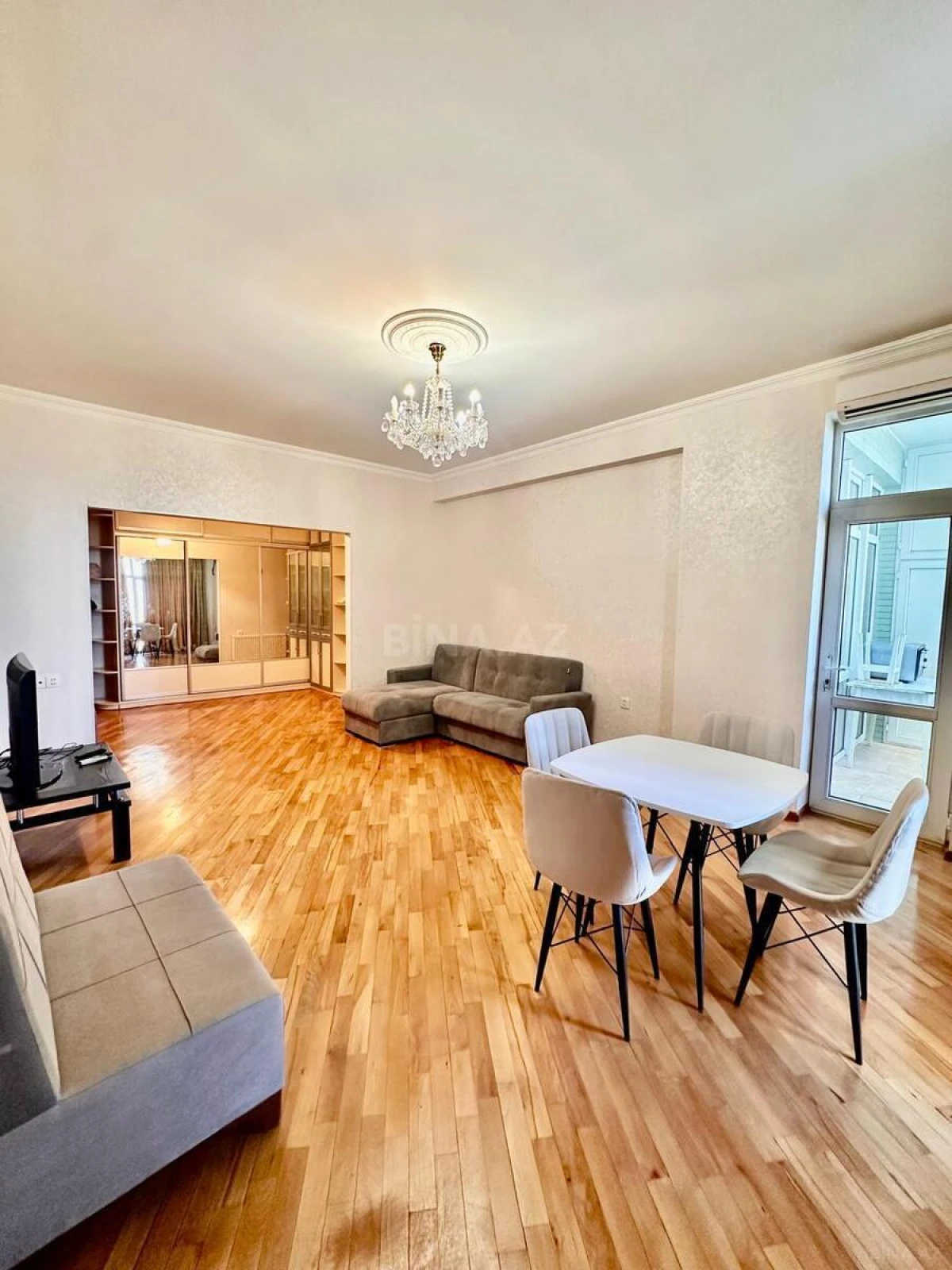 Kirayə verilir 2 otaqlı mənzil 90 m²