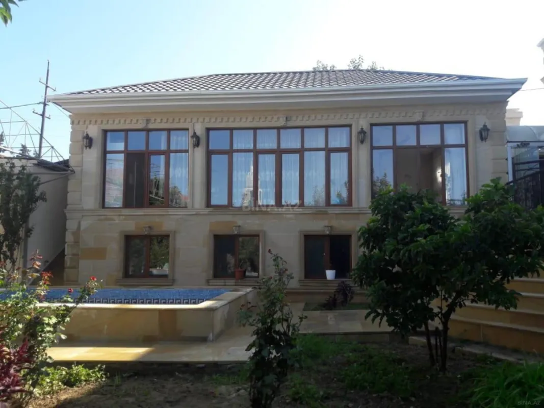 Satılır 5 otaqlı həyət evi 300 m²