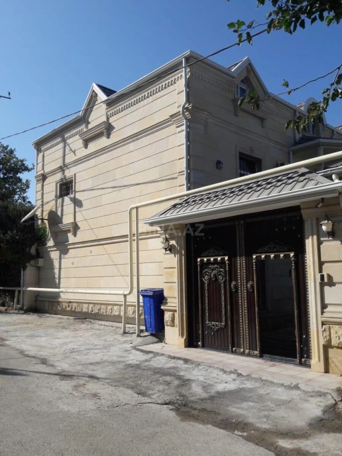 Satılır 5 otaqlı həyət evi 300 m²