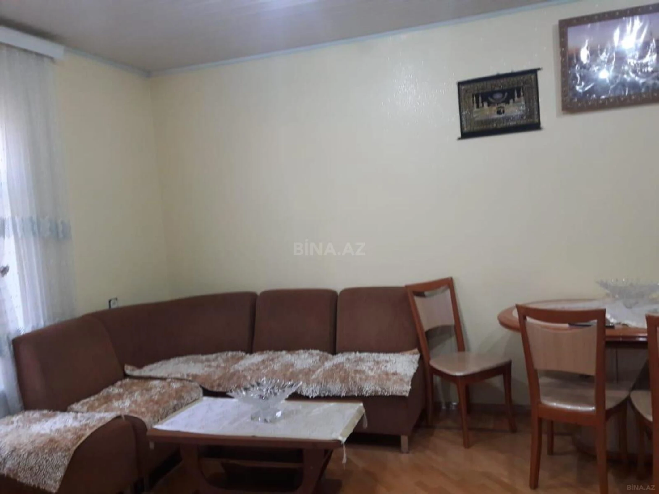 Satılır 5 otaqlı həyət evi 300 m²