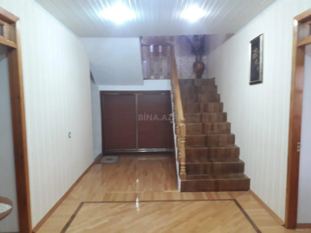 Satılır 5 otaqlı həyət evi 300 m²