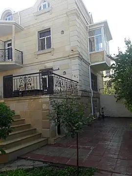 Satılır 5 otaqlı həyət evi 300 m²