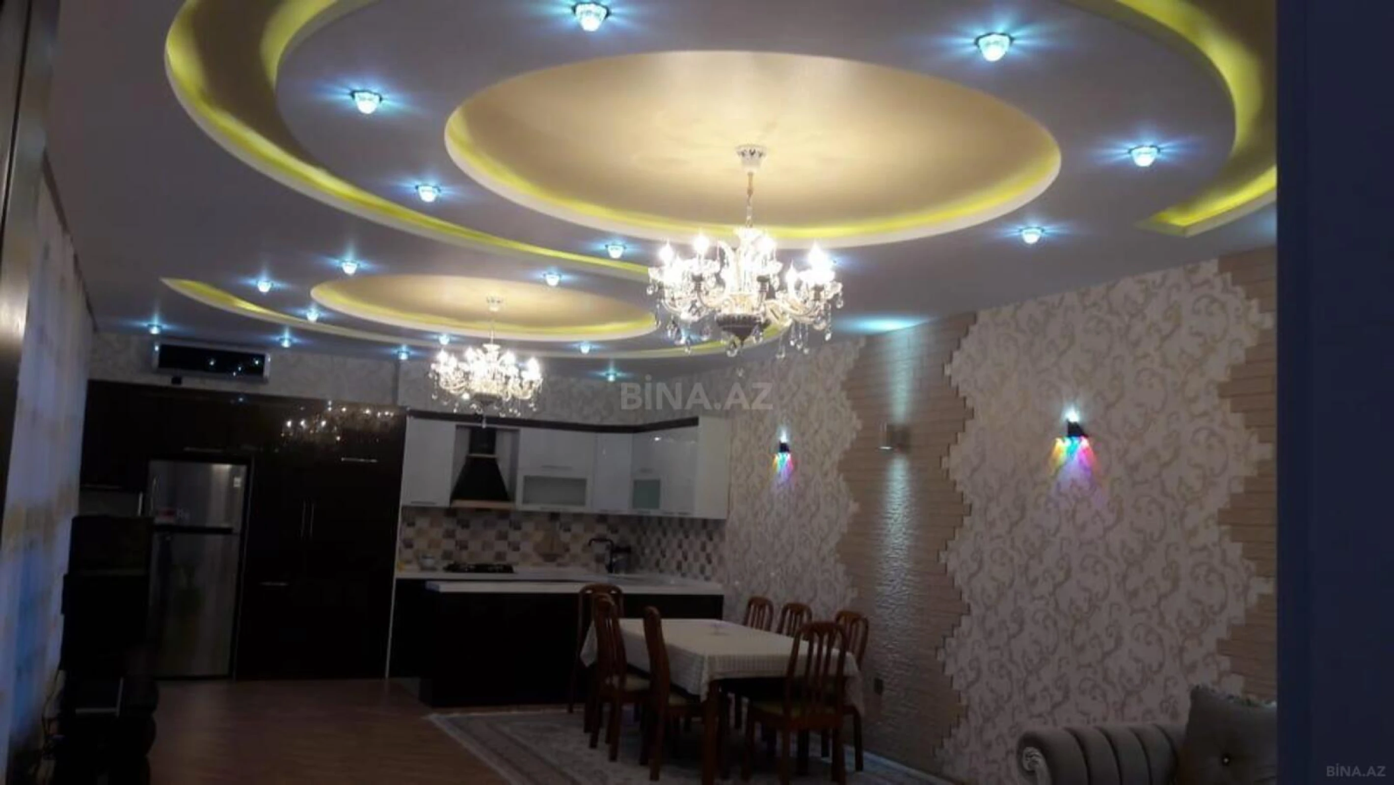 Satılır 5 otaqlı həyət evi 300 m²