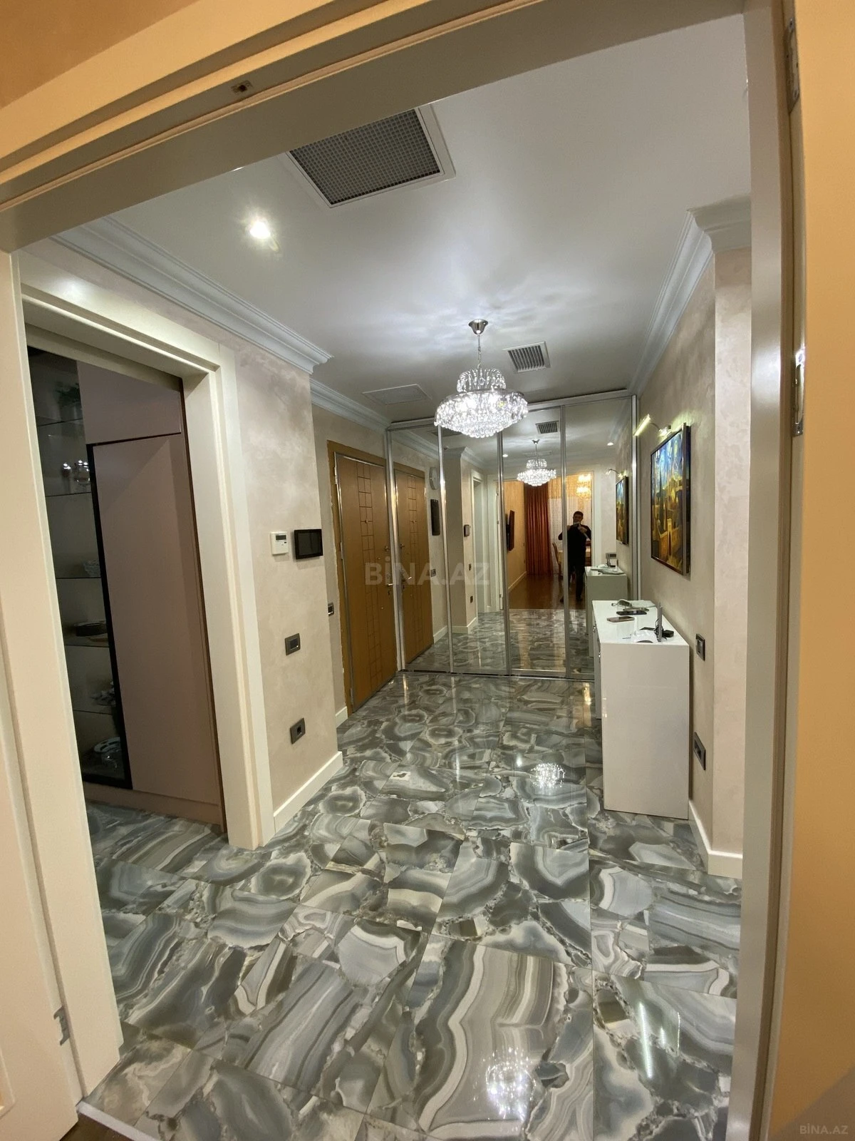 Satılır 3 otaqlı mənzil 155 m²