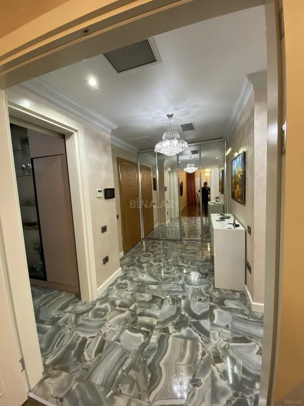 Satılır 3 otaqlı mənzil 155 m²