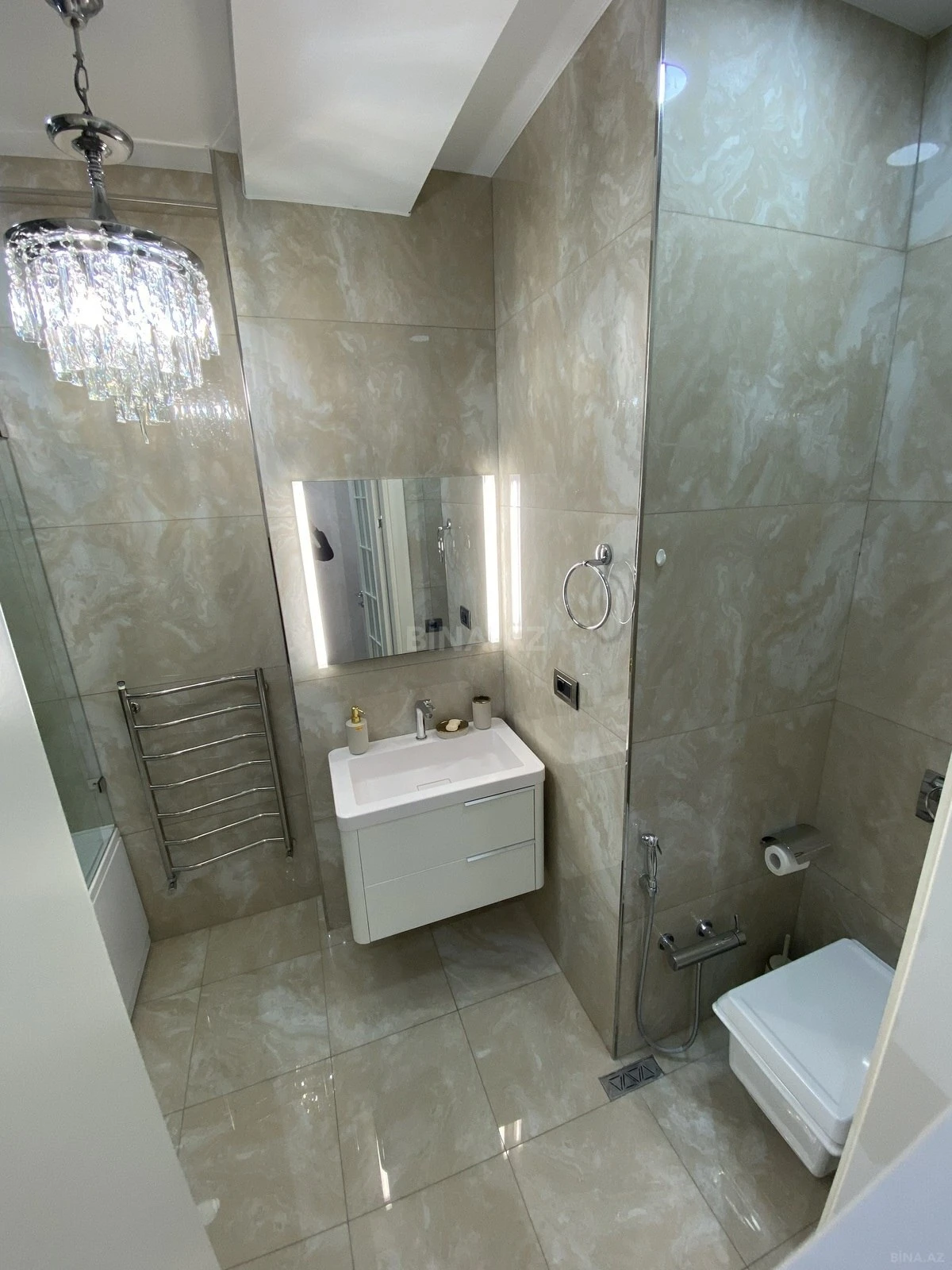 Satılır 3 otaqlı mənzil 155 m²