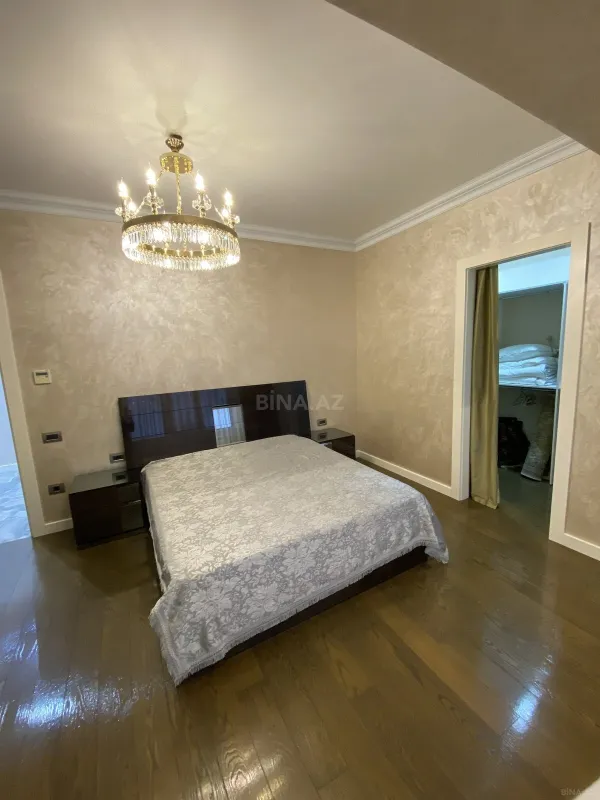 Satılır 3 otaqlı mənzil 155 m²