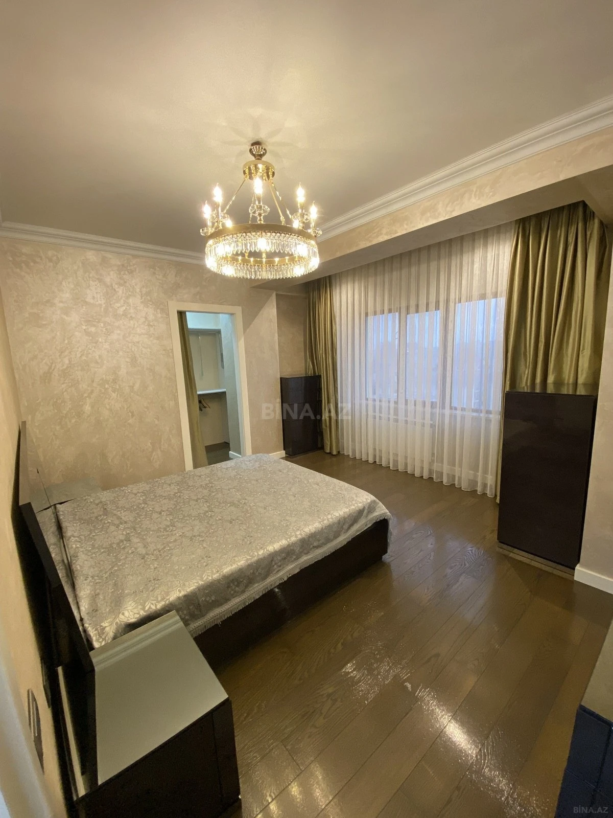 Satılır 3 otaqlı mənzil 155 m²