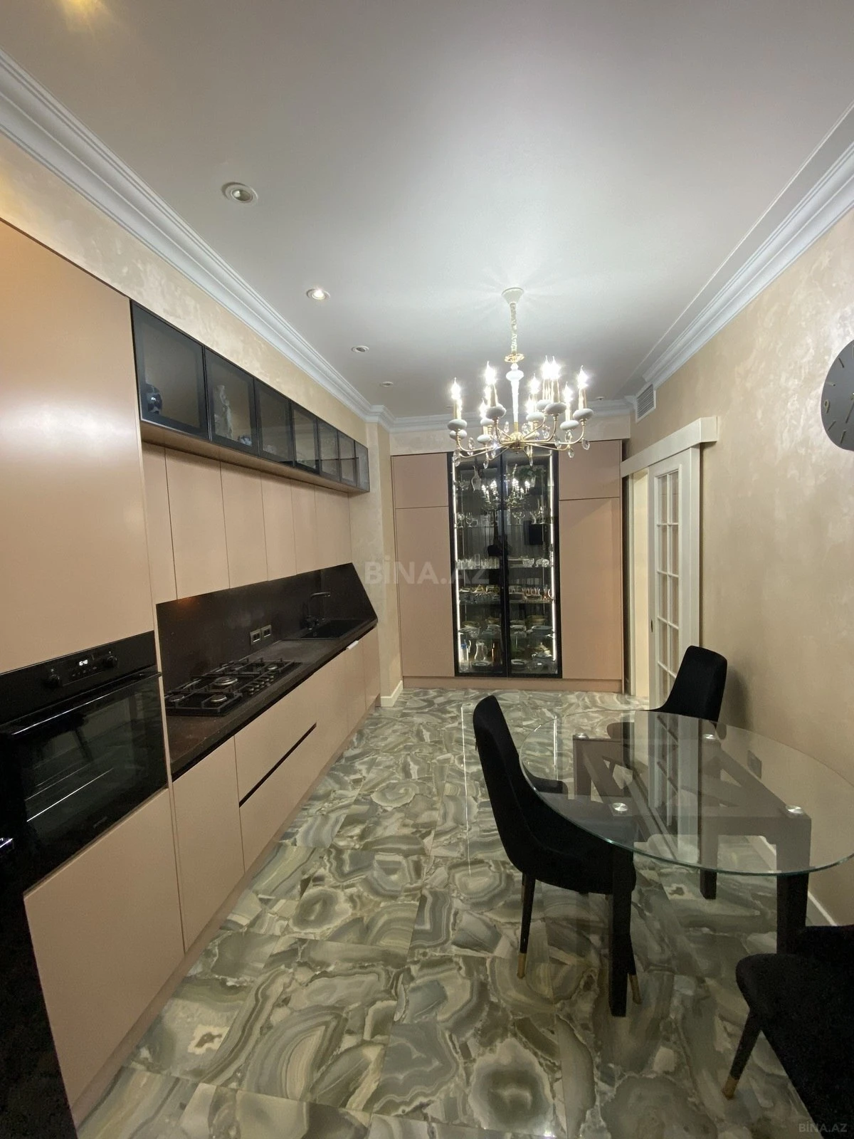 Satılır 3 otaqlı mənzil 155 m²