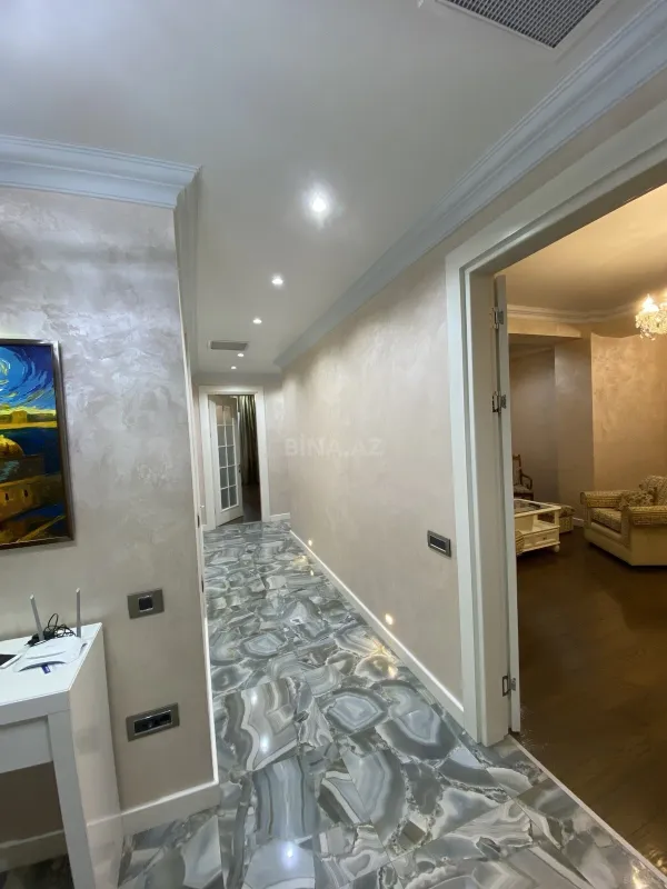 Satılır 3 otaqlı mənzil 155 m²