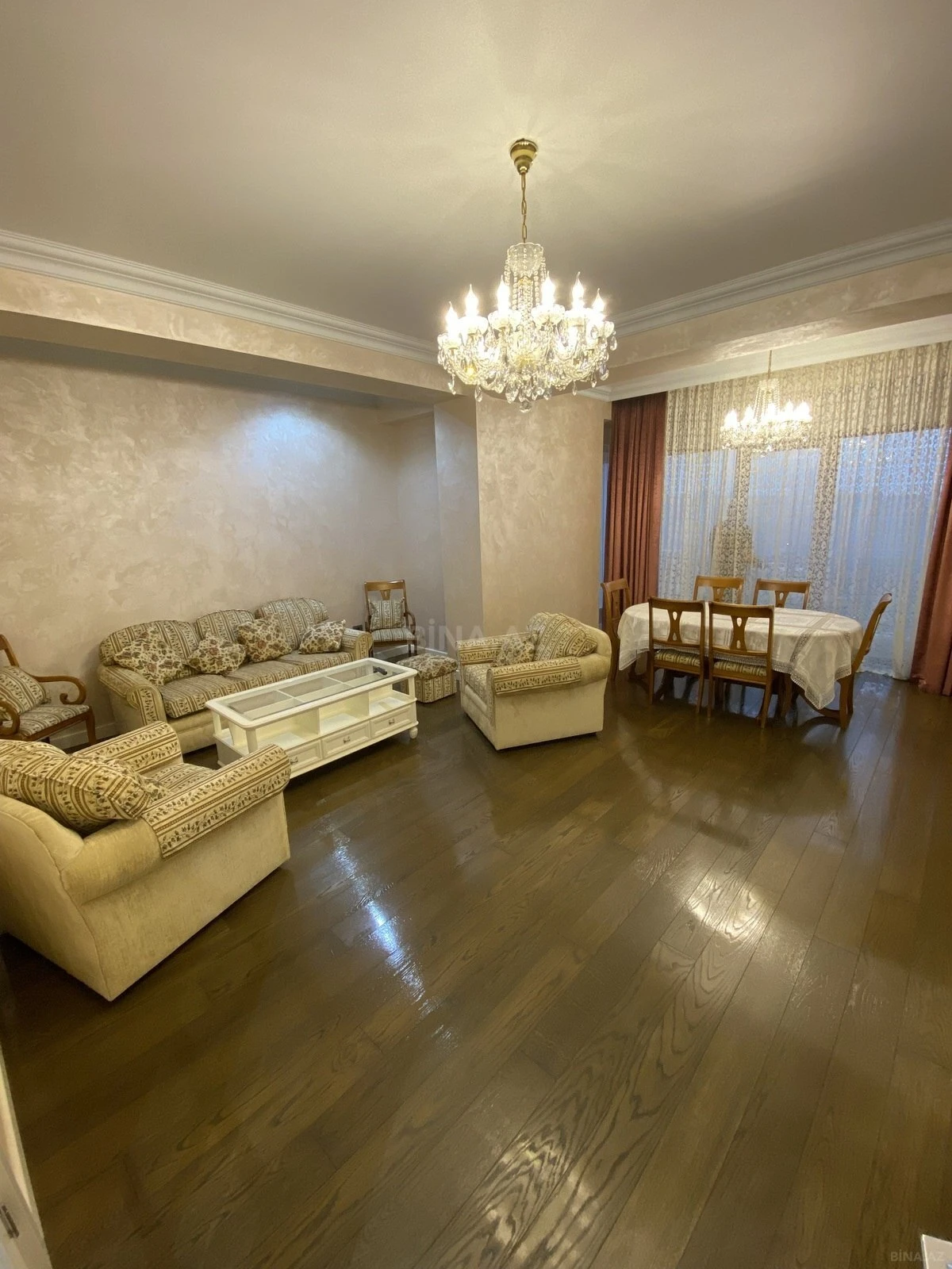 Satılır 3 otaqlı mənzil 155 m²