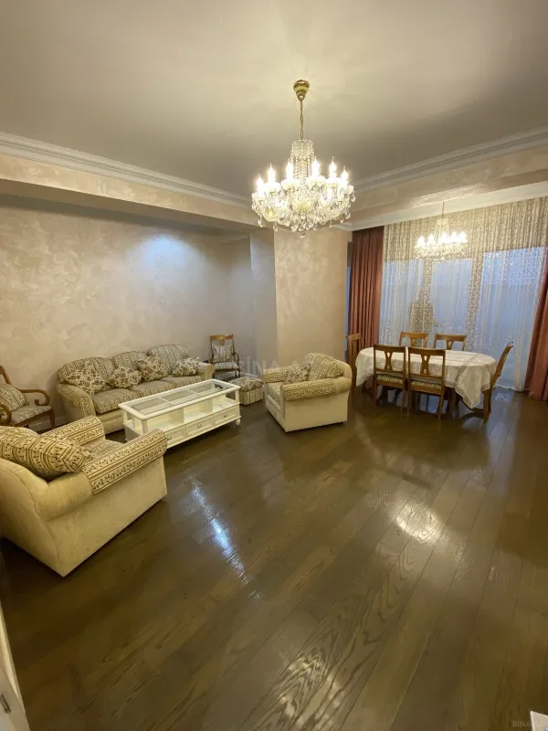 Satılır 3 otaqlı mənzil 155 m²