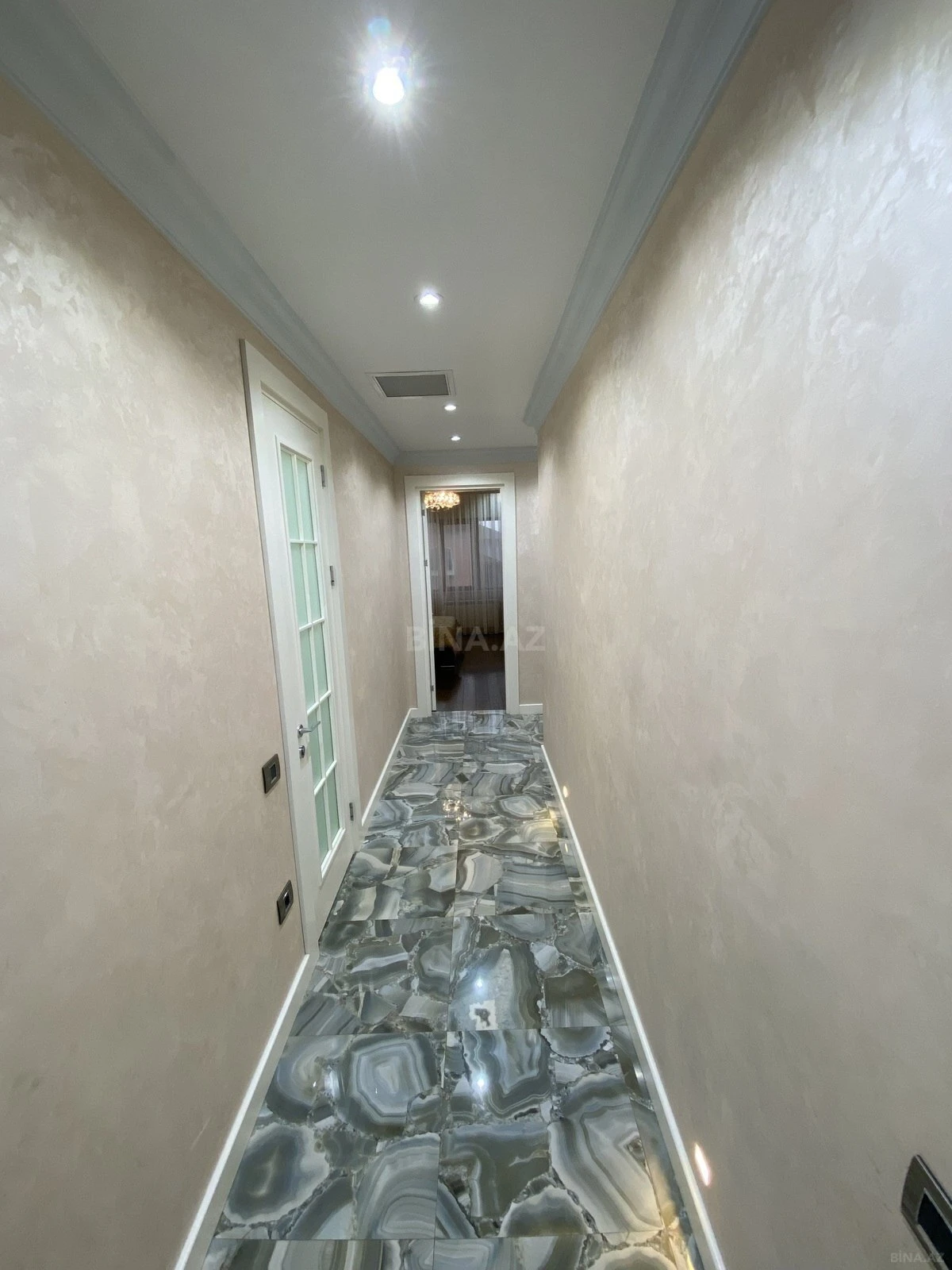 Satılır 3 otaqlı mənzil 155 m²