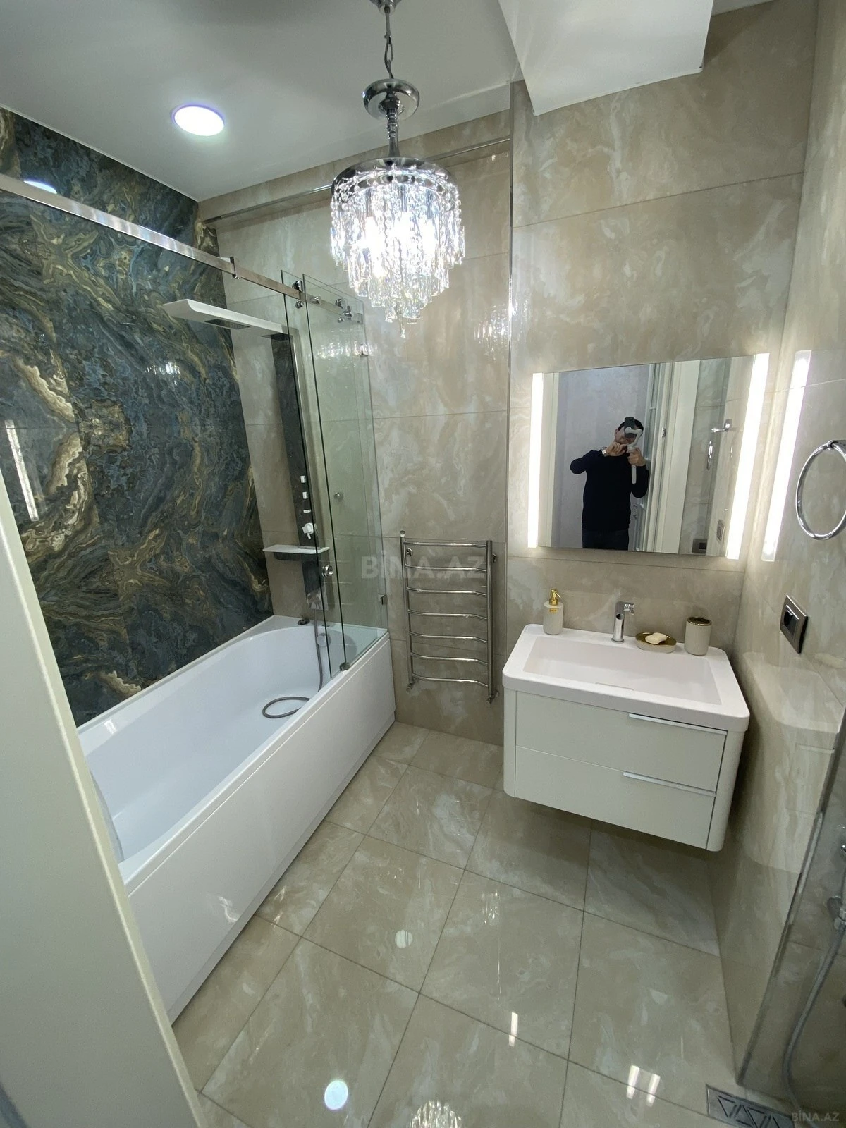 Satılır 3 otaqlı mənzil 155 m²